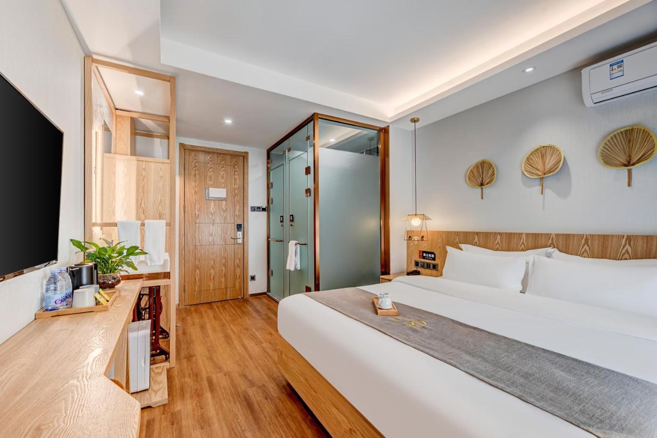 Happy Dragon Saga Hotel: Garden Terrace In Center Hotel Beijing
