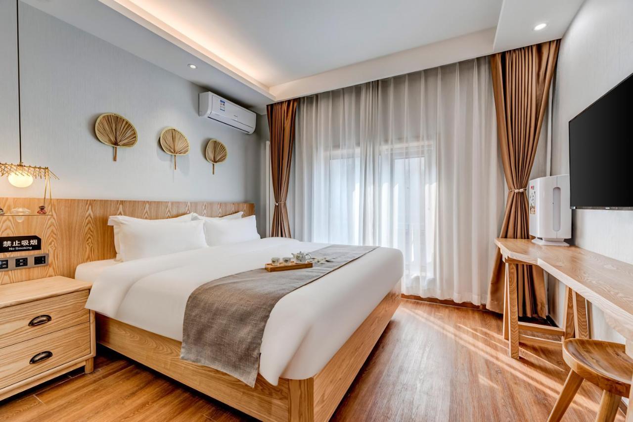 Hotel Happy Dragon Saga Hotel: Garden Terrace In Center Beijing