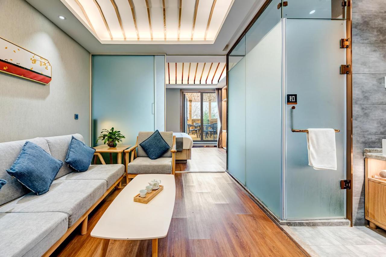 Happy Dragon Saga Hotel: Garden Terrace In Center Hotel 4*