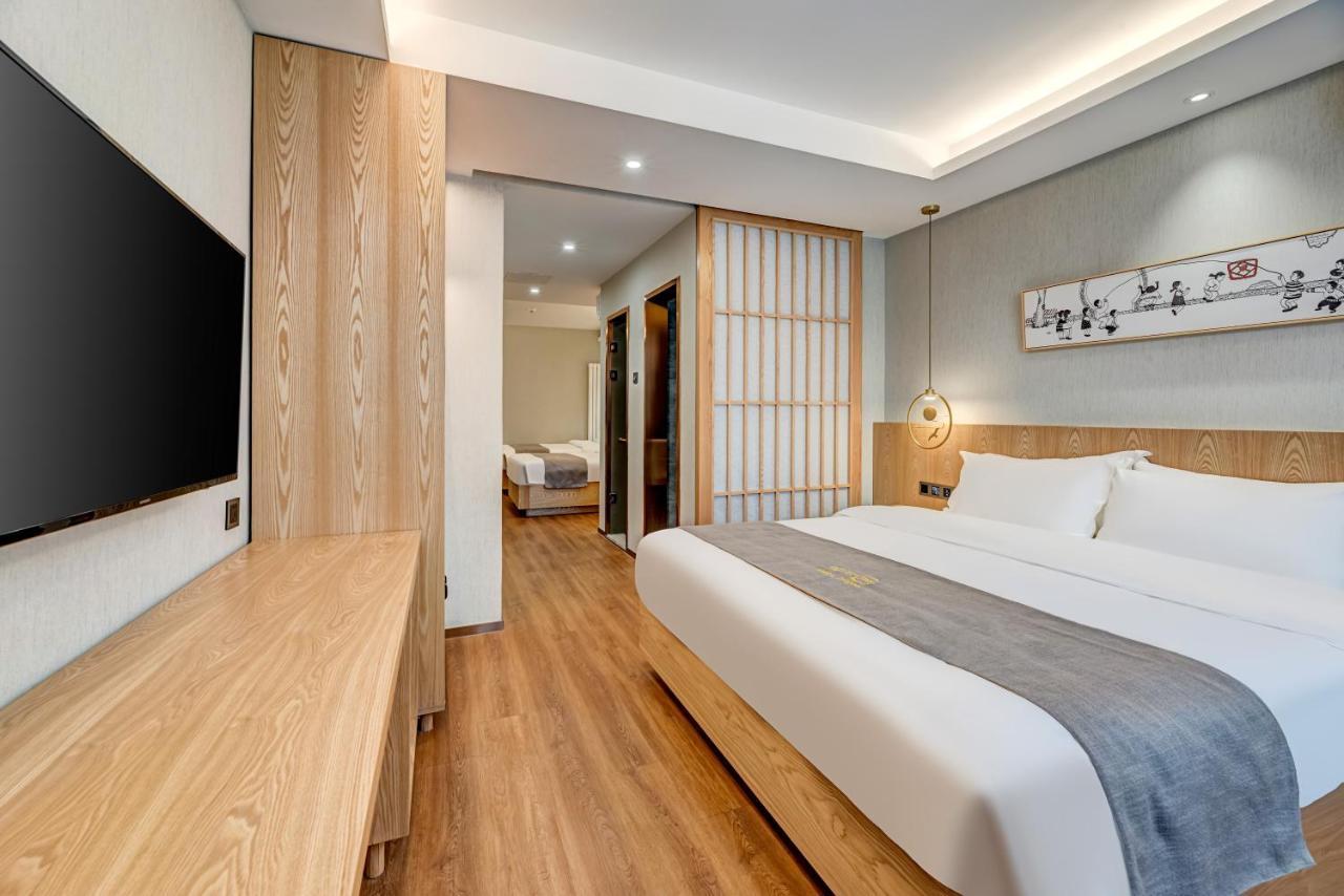 Hotel Happy Dragon Saga Hotel: Garden Terrace In Center Beijing