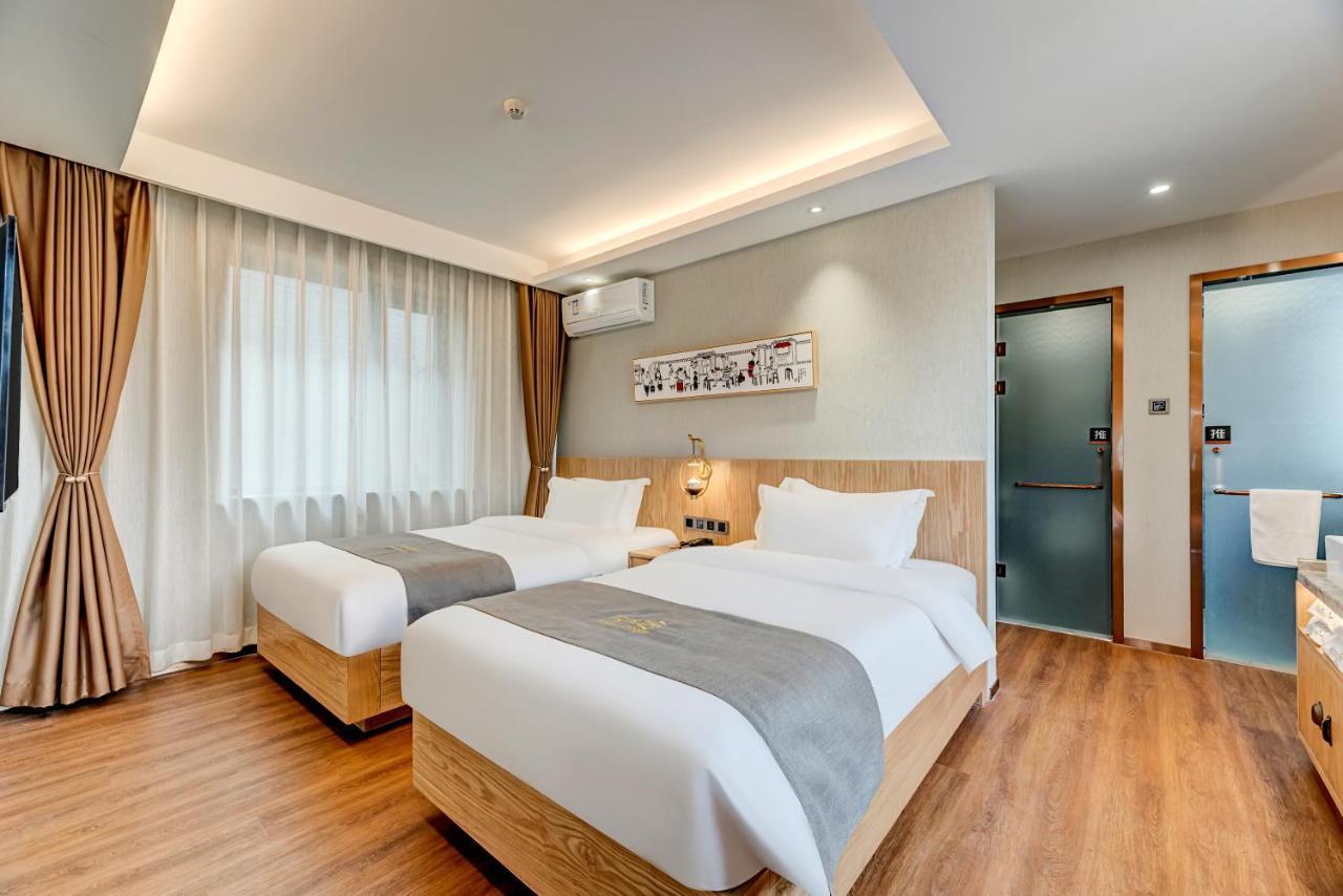 Happy Dragon Saga Hotel: Garden Terrace In Center 4*