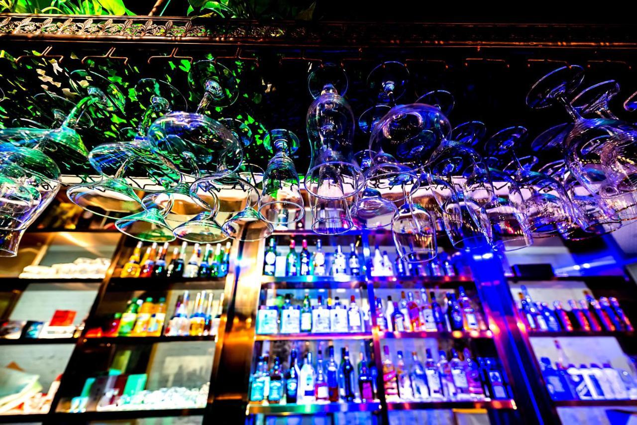 Happy Dragon Saga Hotel: Garden Terrace In Center Beijing