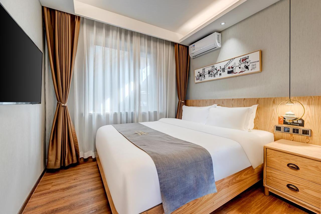 Happy Dragon Saga Hotel: Garden Terrace In Center 4*